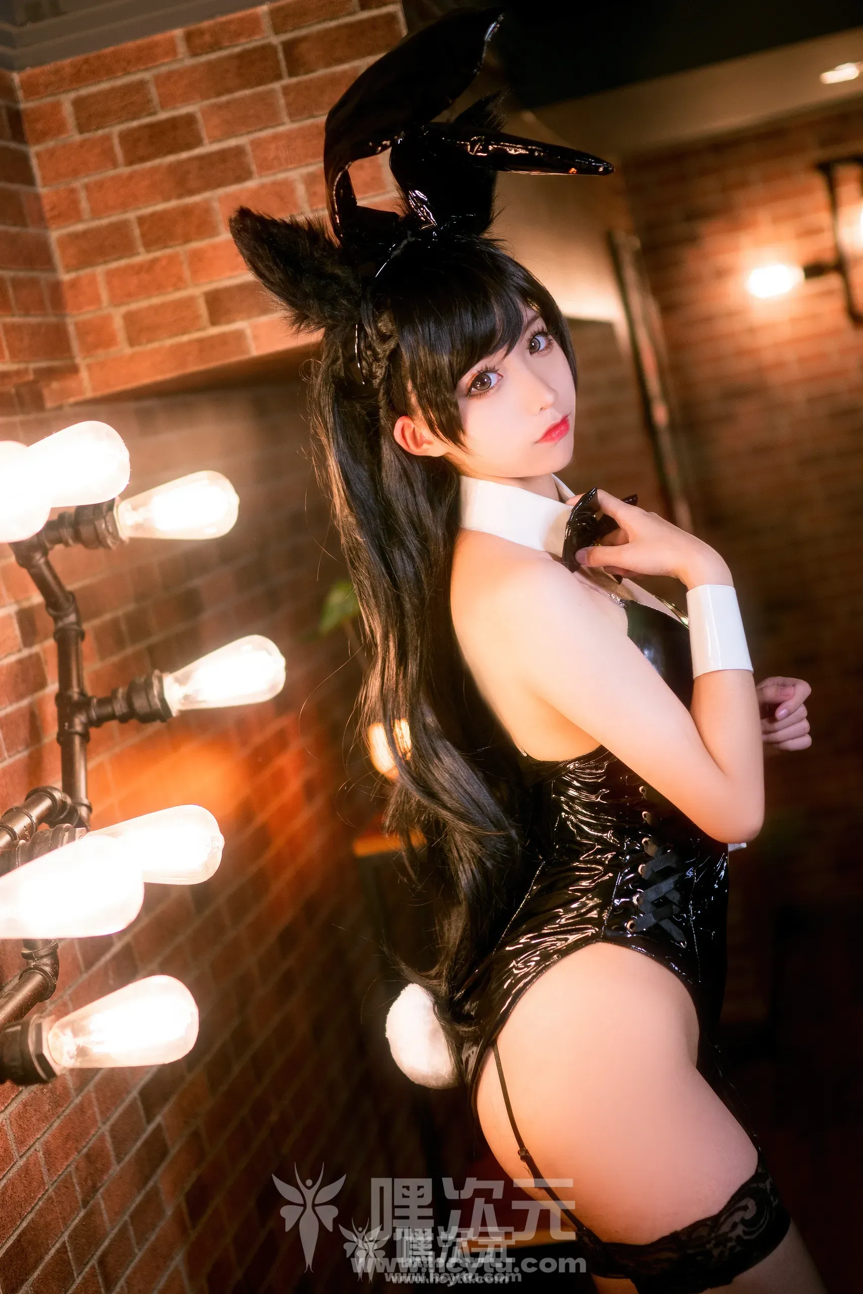 蠢沫沫《爱宕兔女郎》 – 复古酒馆中的性感魅力免费在线观看