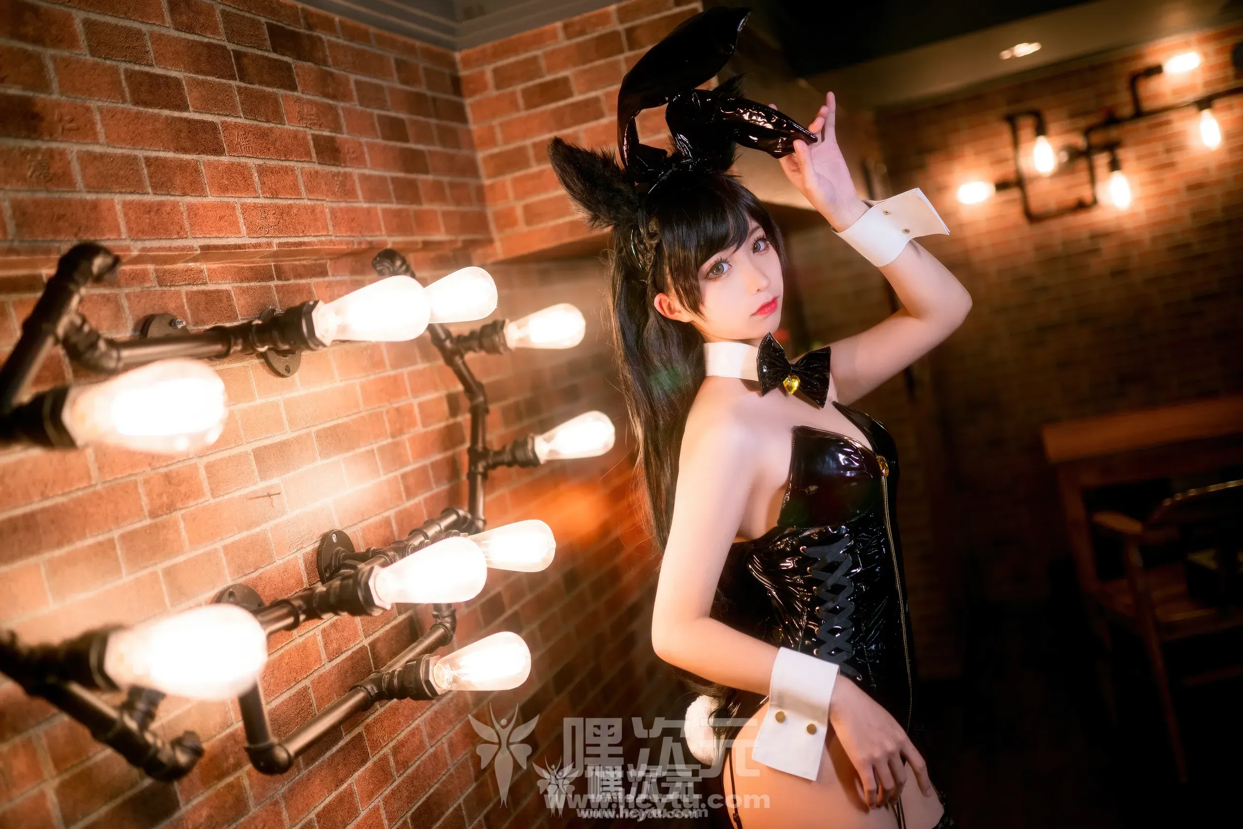 蠢沫沫《爱宕兔女郎》 – 复古酒馆中的性感魅力免费在线观看