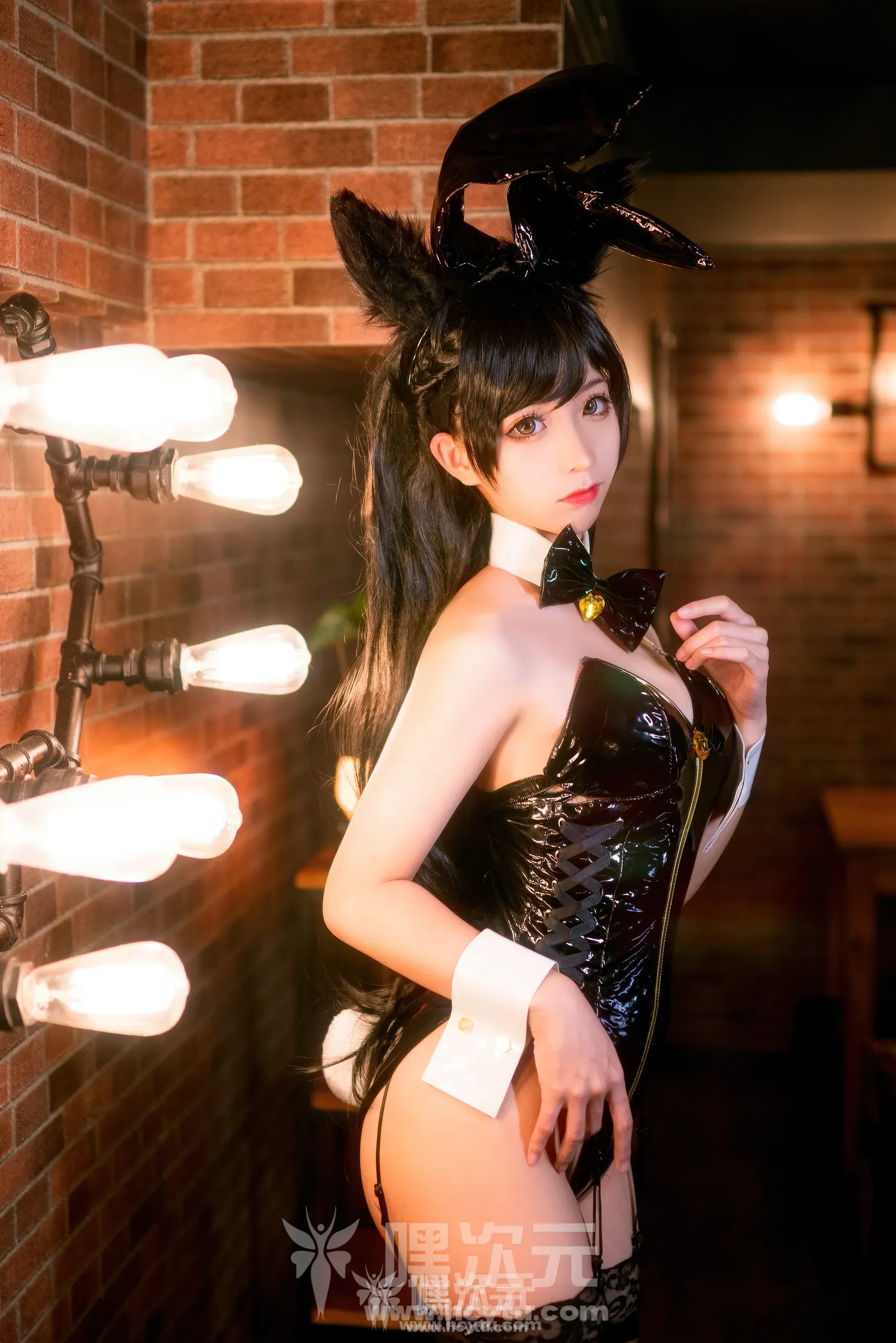 蠢沫沫《爱宕兔女郎》 – 复古酒馆中的性感魅力免费在线观看