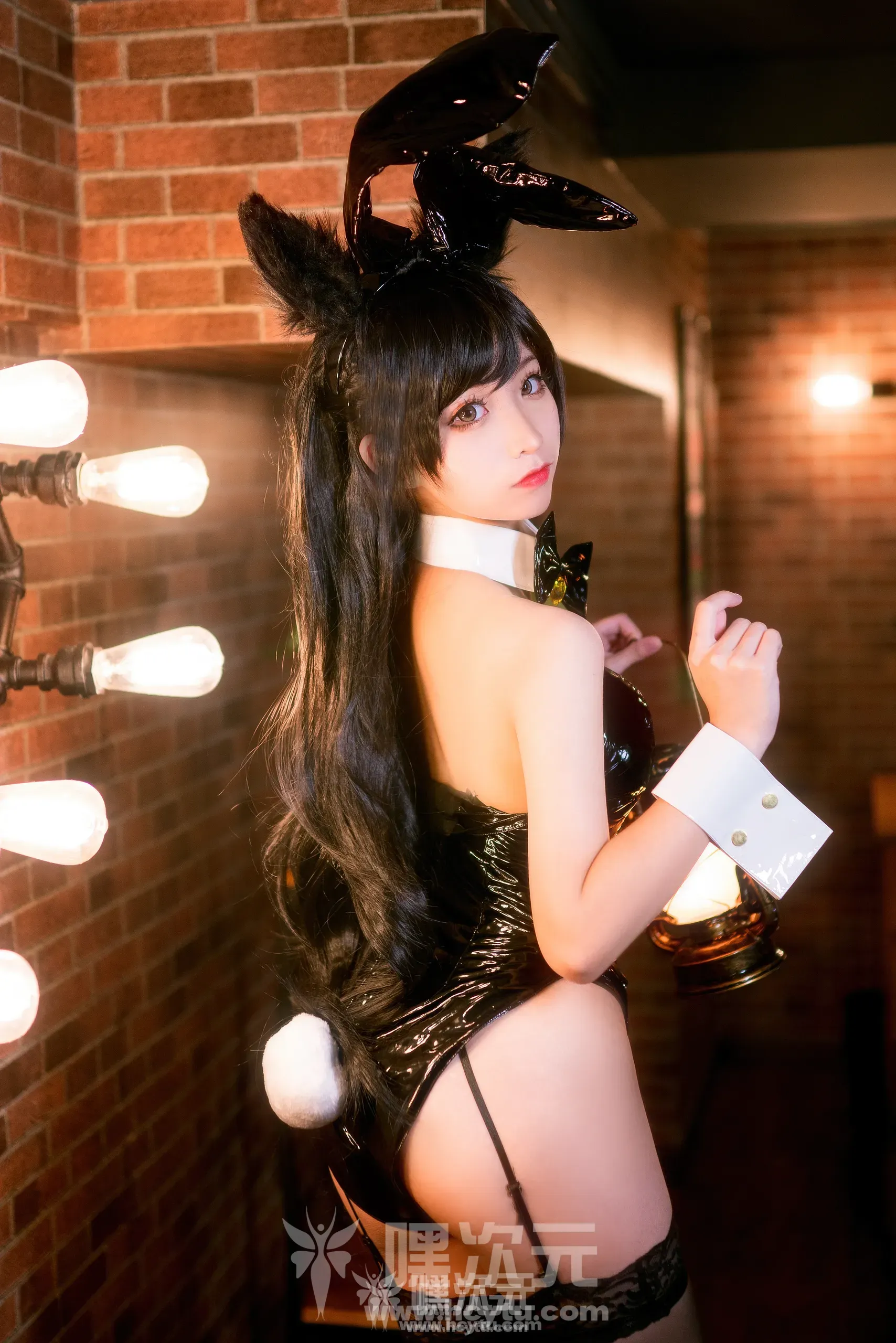 蠢沫沫《爱宕兔女郎》 – 复古酒馆中的性感魅力免费在线观看