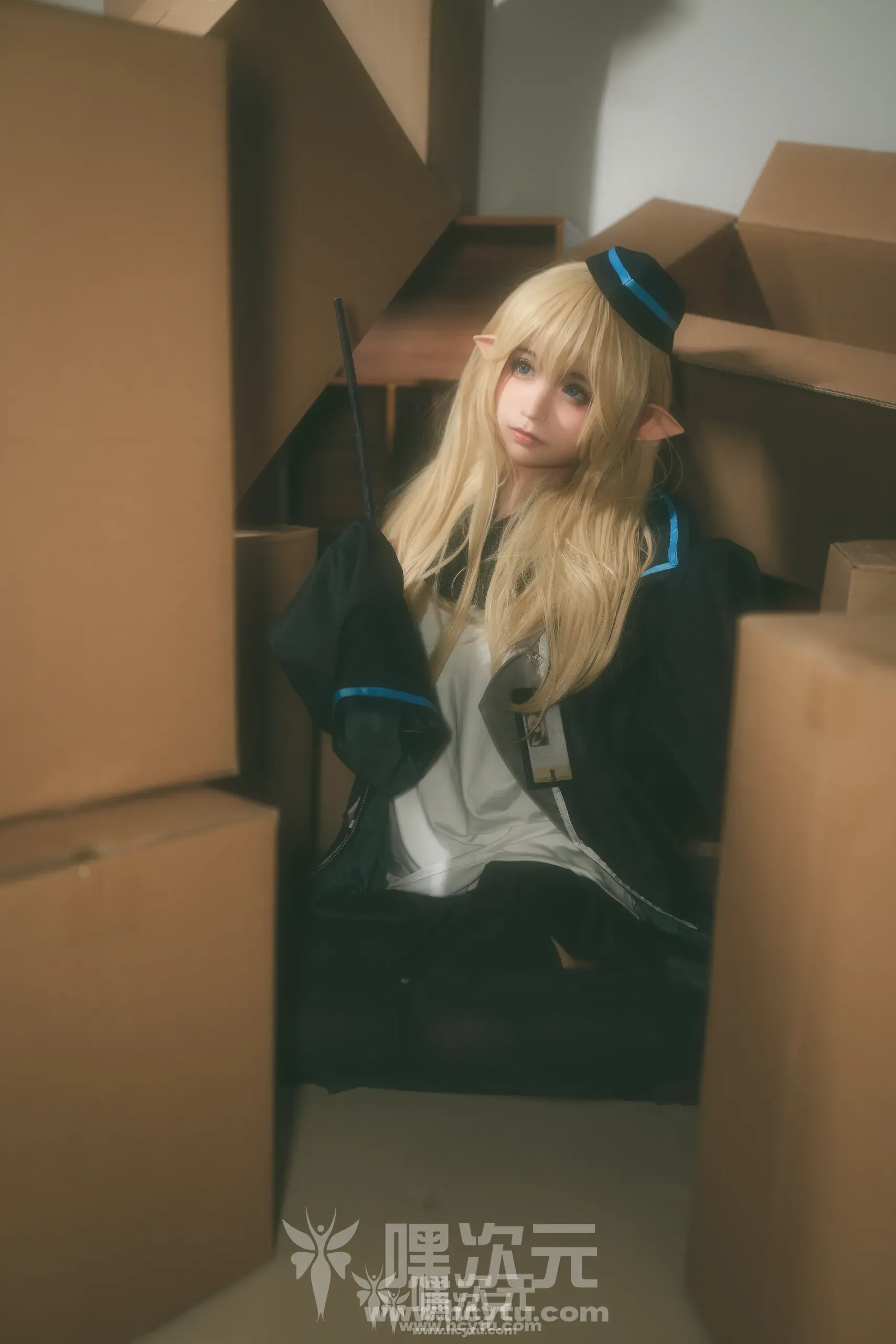 蠢沫沫《杜林Cosplay》 – 纸箱角落里的可爱JK少女免费在线观看