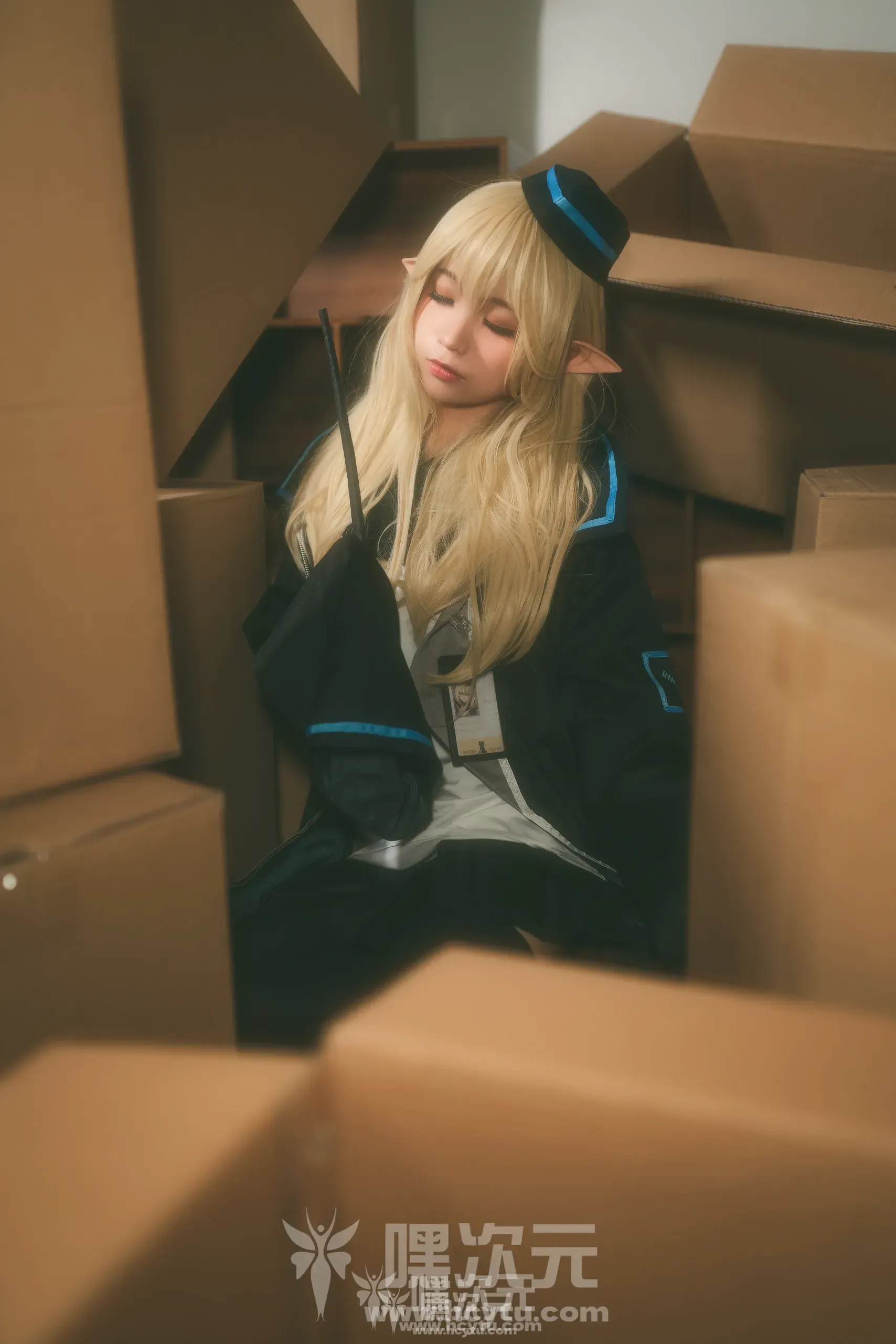 蠢沫沫《杜林Cosplay》 – 纸箱角落里的可爱JK少女免费在线观看