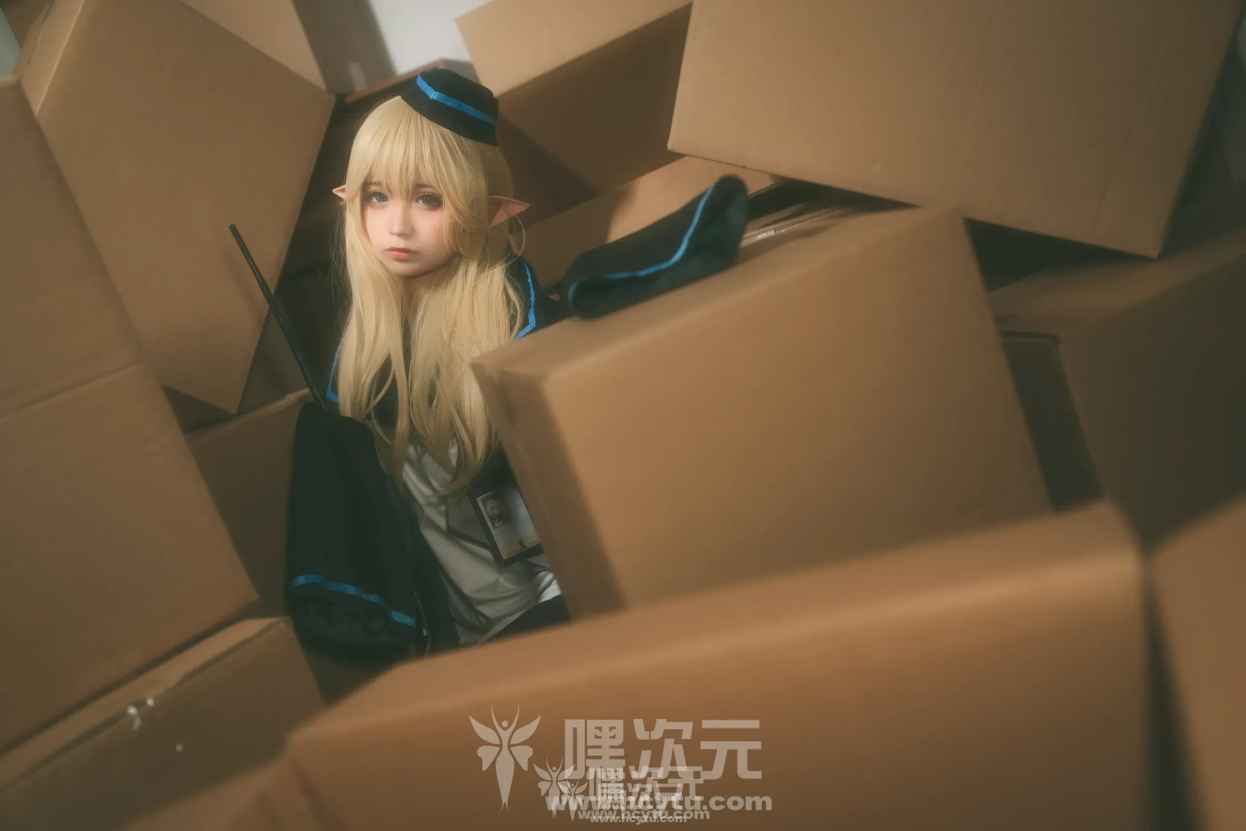 蠢沫沫《杜林Cosplay》 – 纸箱角落里的可爱JK少女免费在线观看