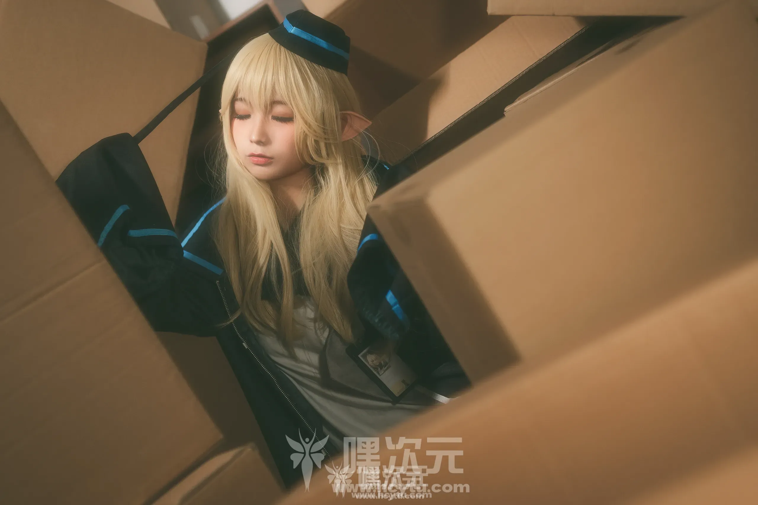 蠢沫沫《杜林Cosplay》 – 纸箱角落里的可爱JK少女免费在线观看