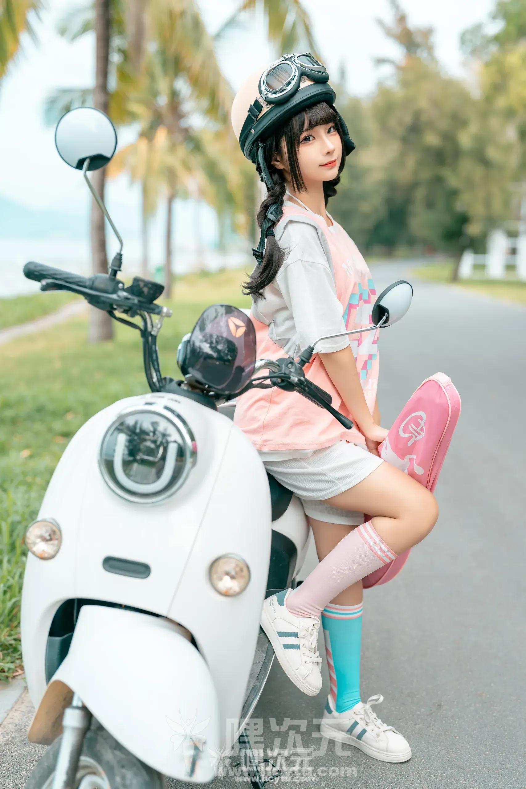 蠢沫沫 小电车 美女写真图片欣赏