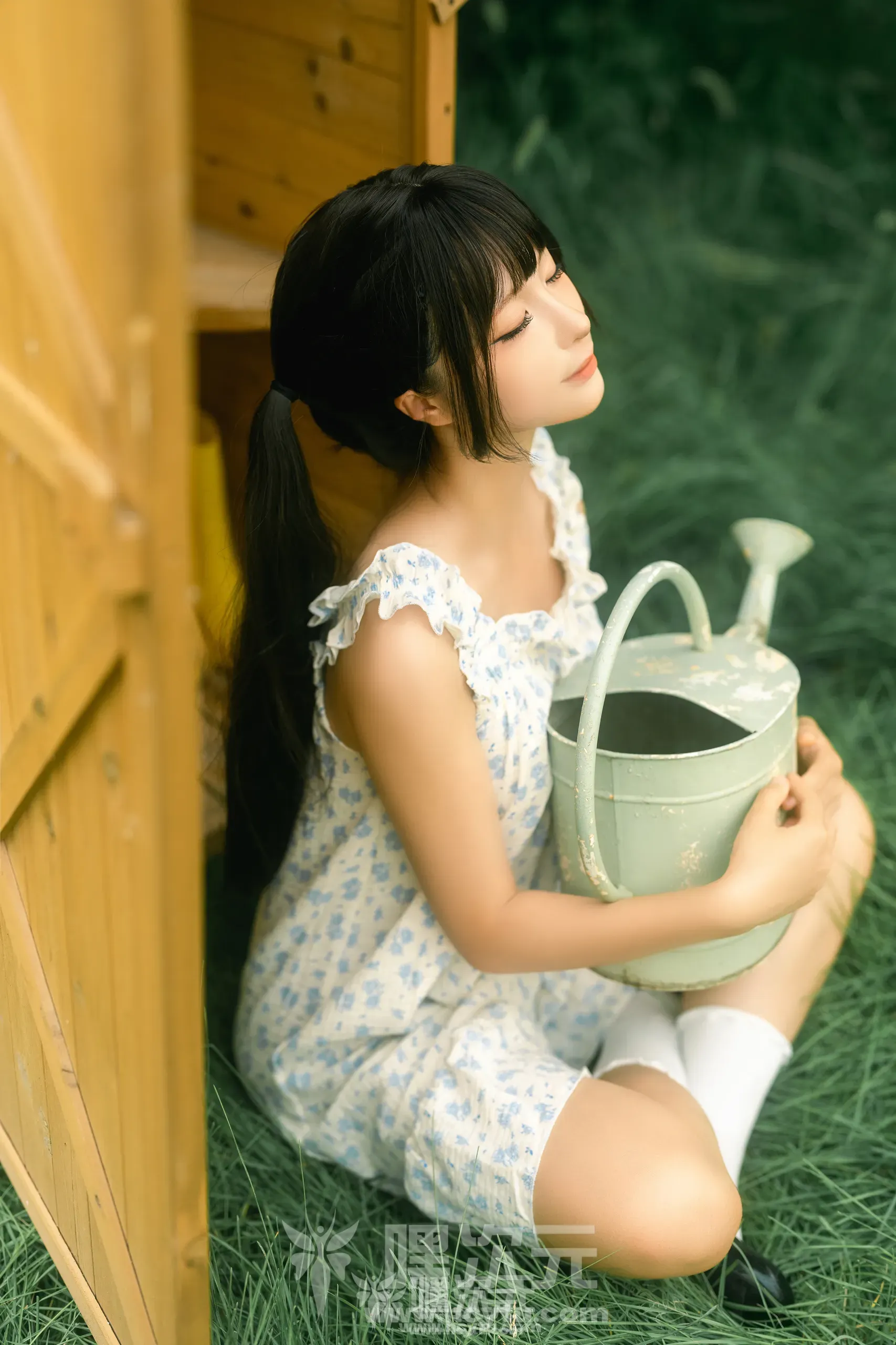 蠢沫沫 木箱 美女写真图片欣赏