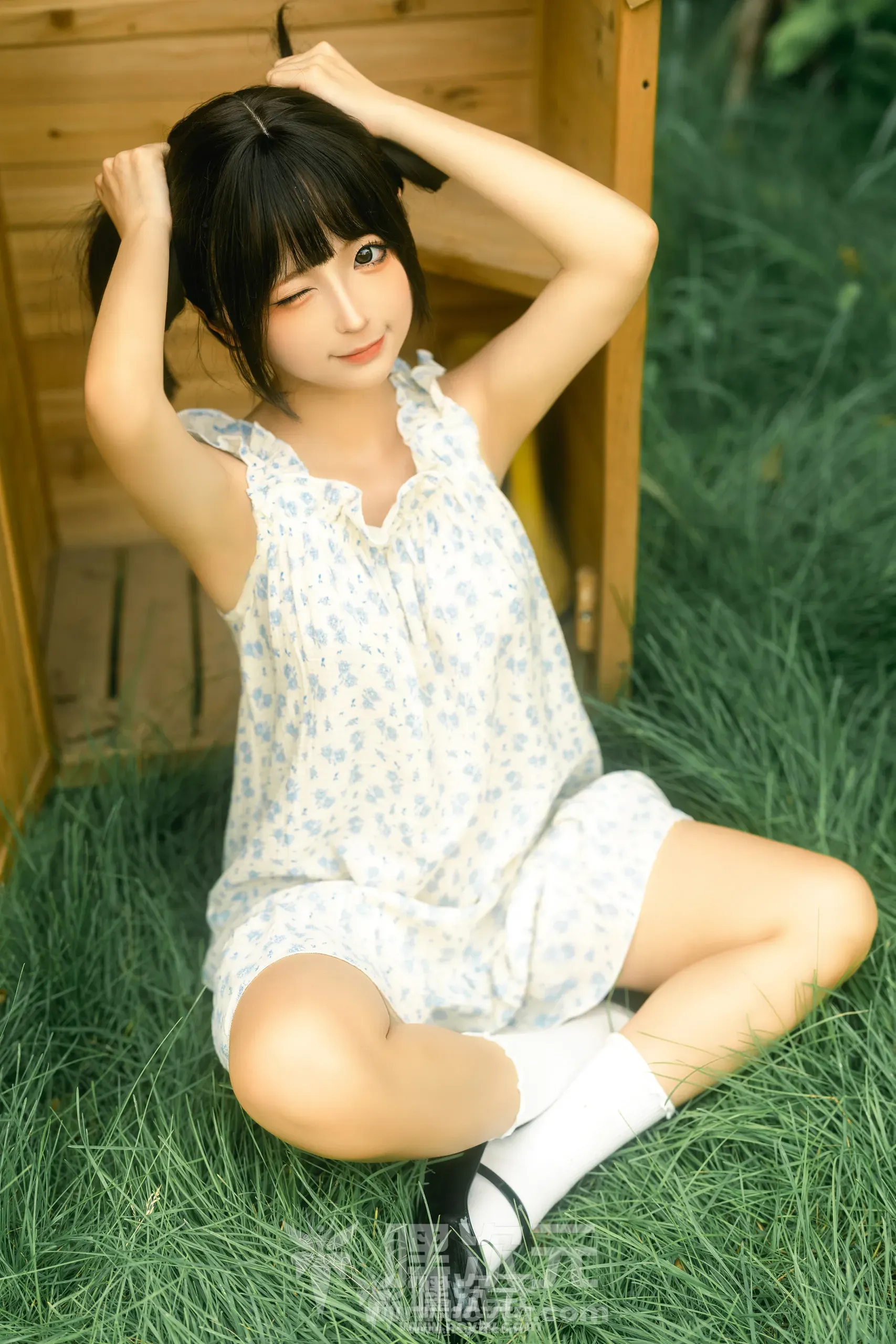 蠢沫沫 木箱 美女写真图片欣赏