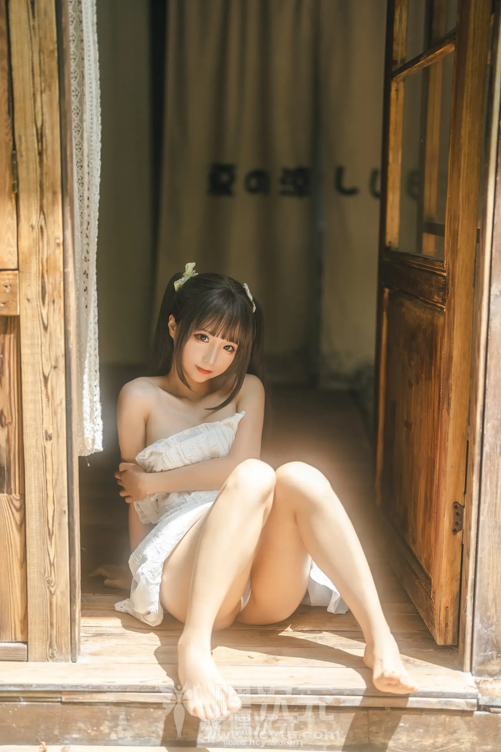蠢沫沫 夏白吊带 美女写真图片-嘿次元
